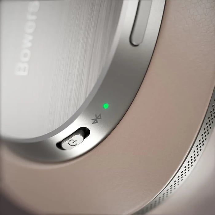 Compact design of PX8 S2 headphones