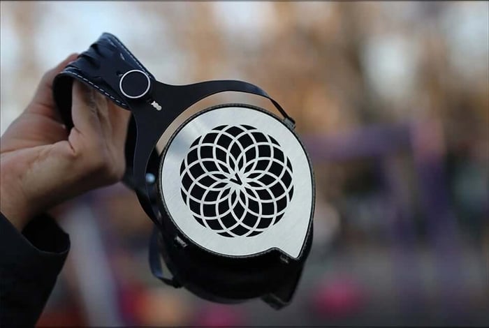 Adjustable, comfortable fit ideal for extended listening sessions