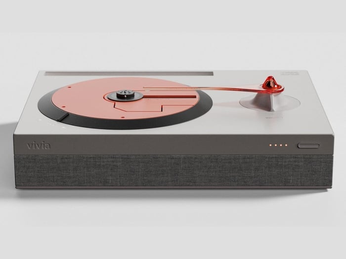 The tone arm elegantly glides over the CD surface