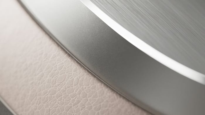 Aluminum headband offers both strength and style, a step up from plastic rivals.