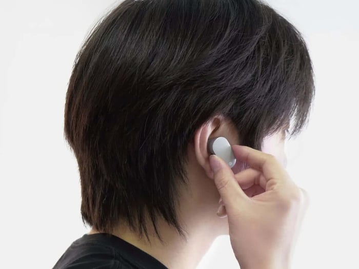 Carry it on your wrist or hook it to your bag for easy access.