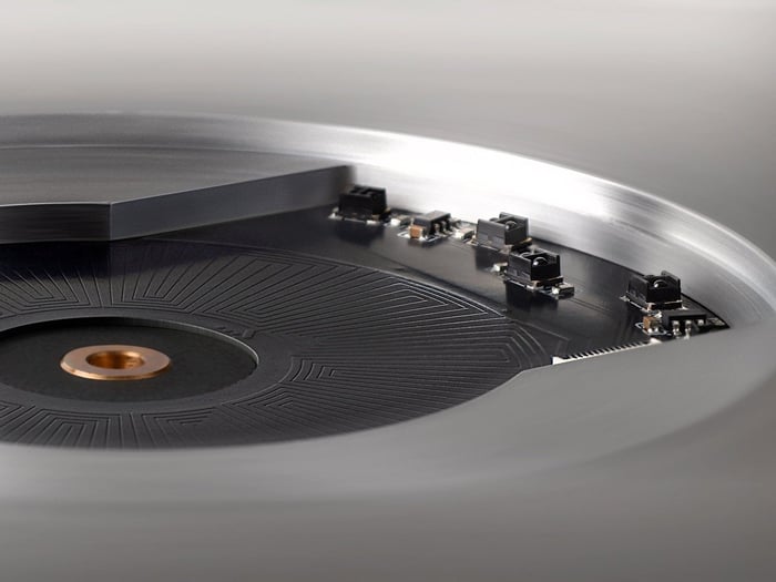 Miniot Wheel 3’s unique vertical turntable with a hidden linear tonearm