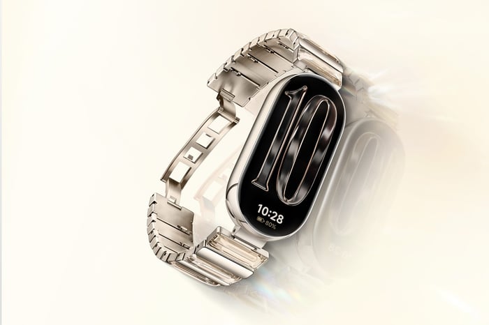 Xiaomi Smart Band 10 Glimmer Edition with metallic strap