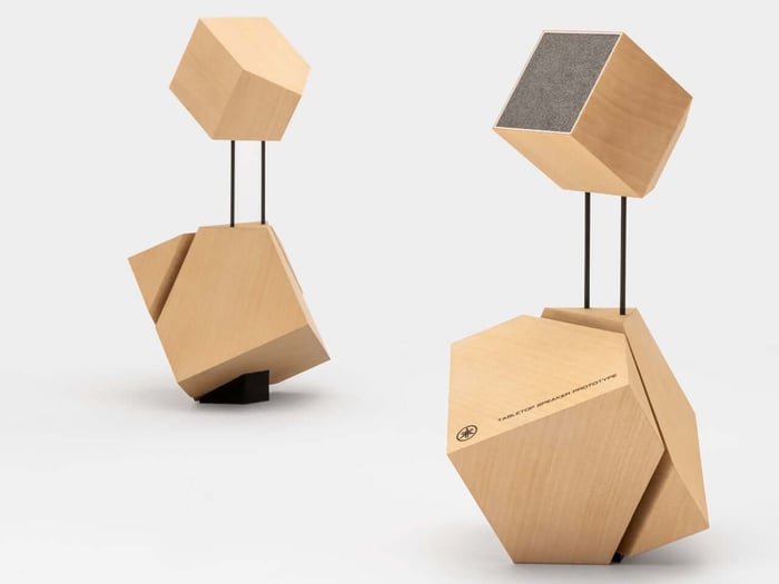 Horn Concept speaker with horn-shaped structure