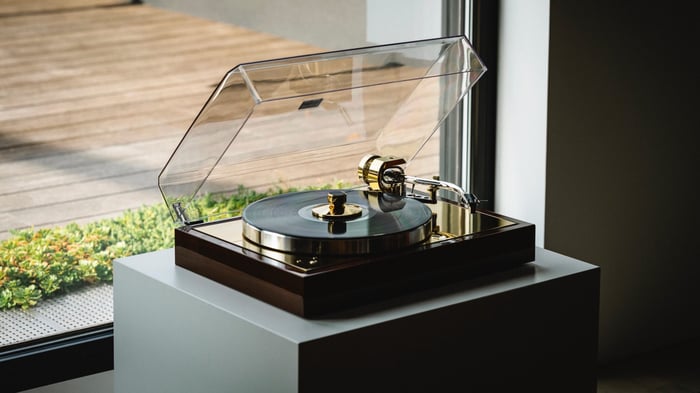 Pro-Ject Signature 12.2 Turntable - a sleek, high-end design with polished metal and piano lacquer finish
