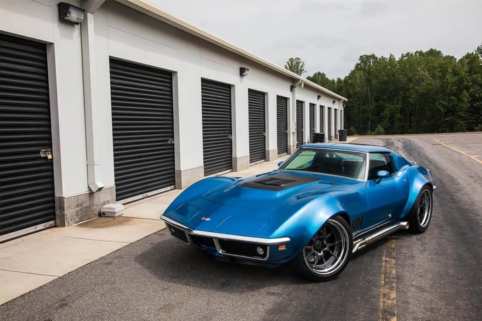 Front three-quarter view of Bob Gawlik’s Jetstream Blue 1969 Corvette.