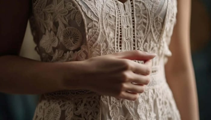 Why Quiet Luxury Lace Looks “Still—Yet Expensive”