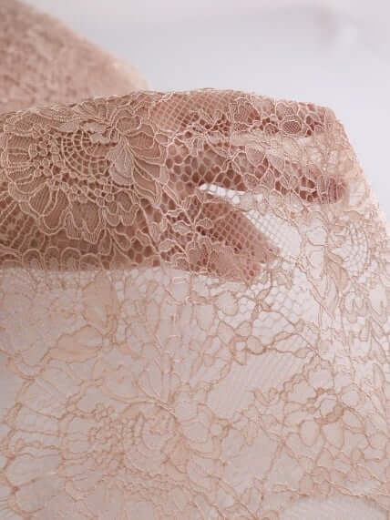 Why Quiet Luxury Lace Looks “Still—Yet Expensive”