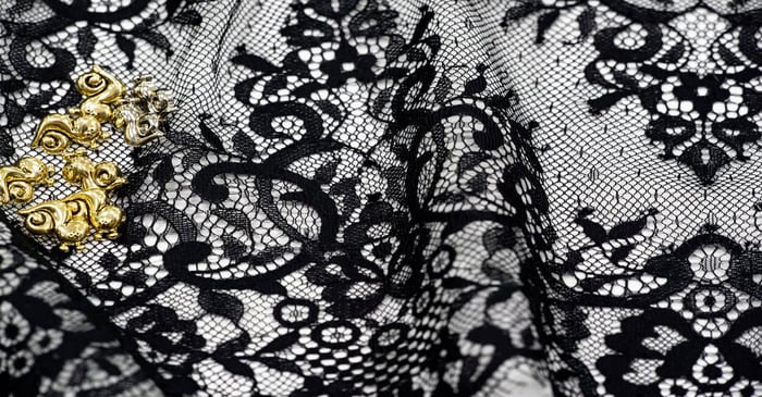 Why Quiet Luxury Lace Looks “Still—Yet Expensive”