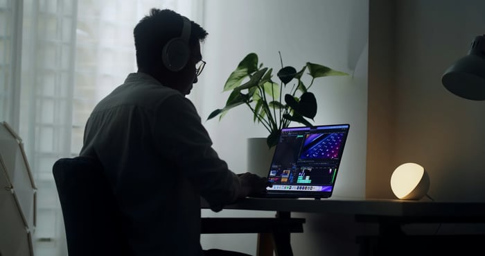 How to Mirror or Flip A Video in Simple Steps (Android, iPhone, Mac, Windows)
