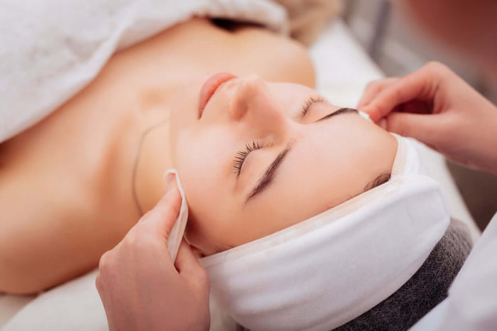 Embrace the Seasons with Radiant Skin: The Benefits of Getting a Facial During Seasonal Transitions