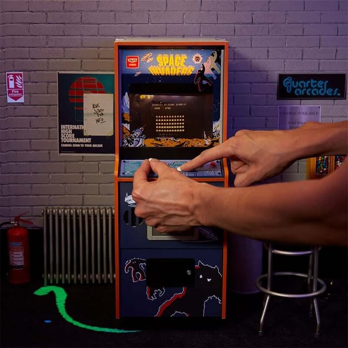 Play an original arcade game on these mini quarter arcade machines