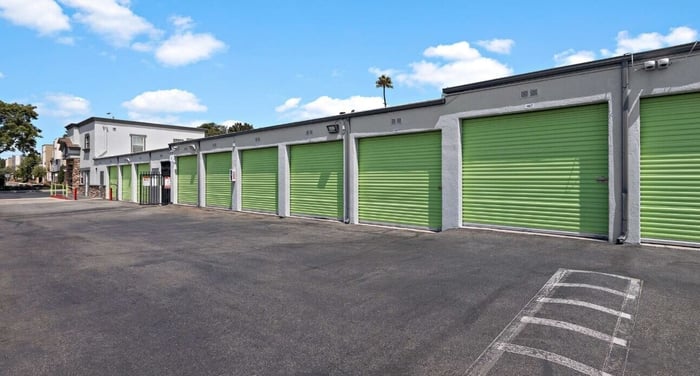 STORAGExperts in Santa Ana, California offers secure and accessible storage units to support your transition during moving or life changes.