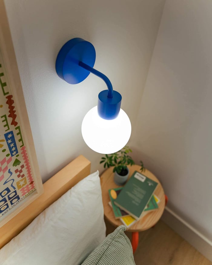 rechargeable_wall_sconce_bedroom