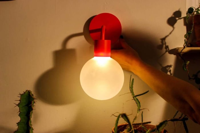 rechargeable-wall-sconce-for-home-transformation