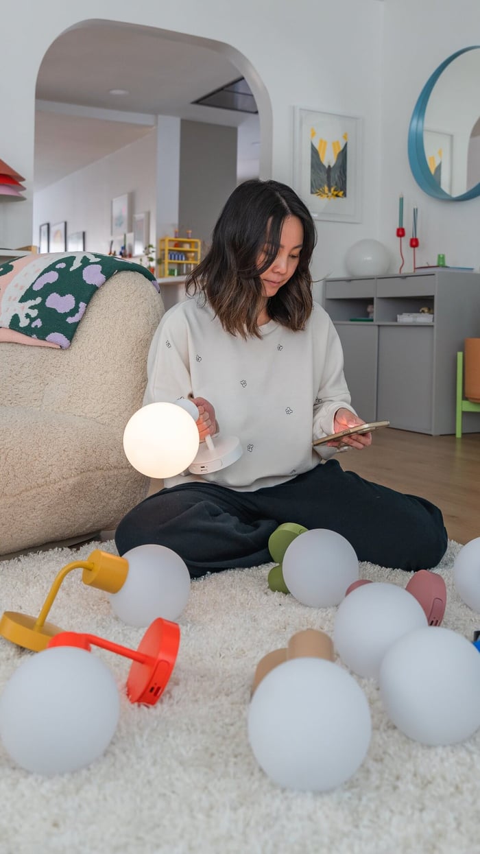 rechargeable-wall-lights-in-different-colors