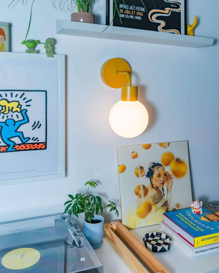 renter-friendly-rechargeable-warm-light-sconce