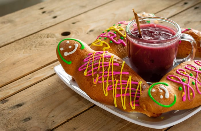 Ecuador – colada morada and guaguas de pan