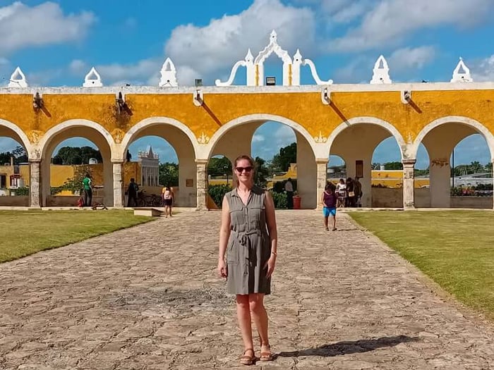 Hannah in the colourful and charming Izamal