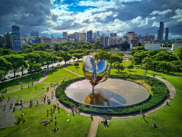 Floralis Generica, Plaza de las Naciones Unidas, Buenos Aires, Argentina