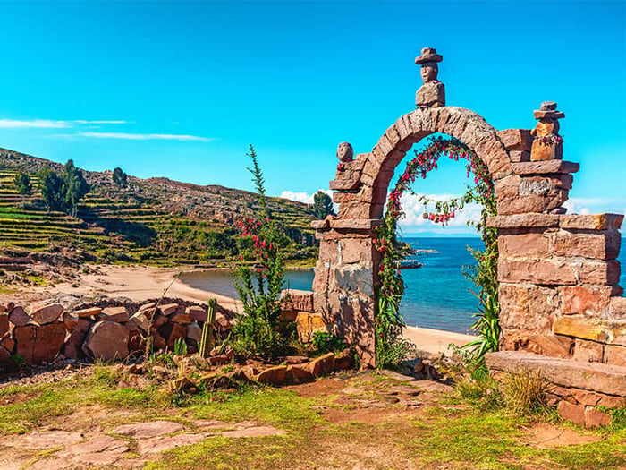 Entrance stone arch leading to the interior of Taquile Island