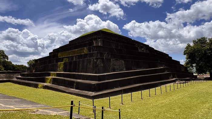 Our routes in El Salvador: lakes, volcanoes and adventure