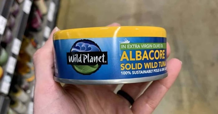 Best Canned Tuna featured image, a can of tuna labeled Wild Planet Albacore solid wild tuna.