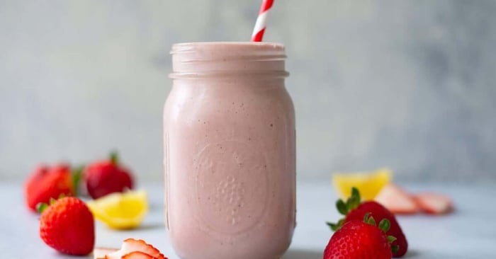 Strawberry Cheesecake Protein Smoothie