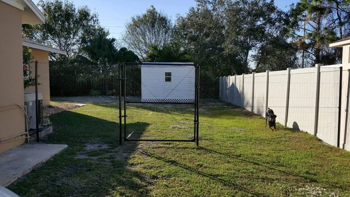 steel-hex-dog-with-gate.jpg