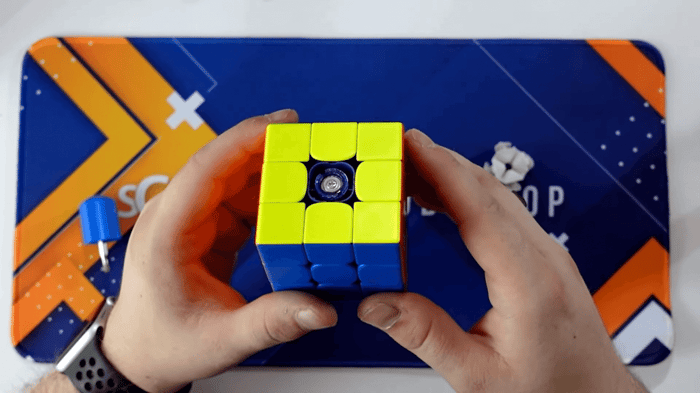 Removal of the yellow center cap
