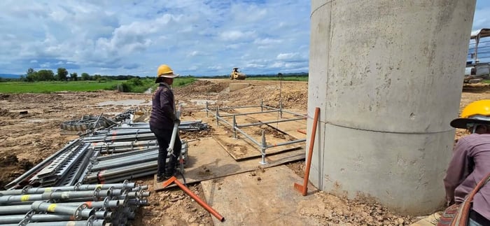 ภาพการตรวจสอบโครงสร้าง Jack Base และ U Head ของระบบนั่งร้าน