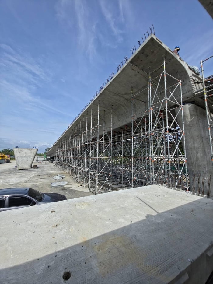 Box Girder หล่อในที่ รับน้ำหนักอย่างไร? เปิดวิธีคำนวณโหลดนั่งร้านลิ่มล็อคจากงานจริง