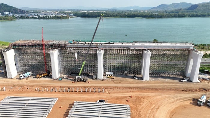 แบบหล่อคอนกรีต, สร้างสะพาน