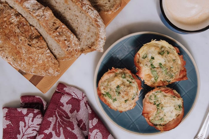 OMELETTE EN BOL DE JAMBON