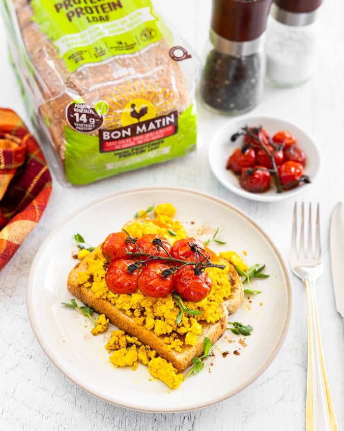 Tartine de tofu brouillé