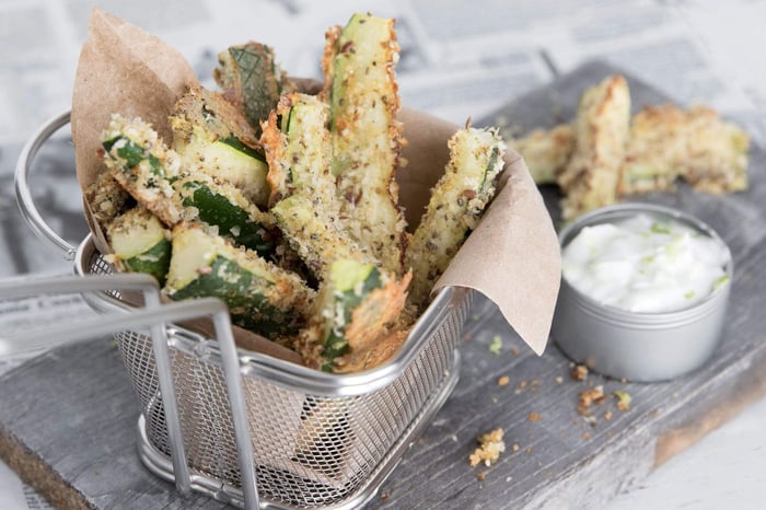Frites de courgettes, sauce à la lime