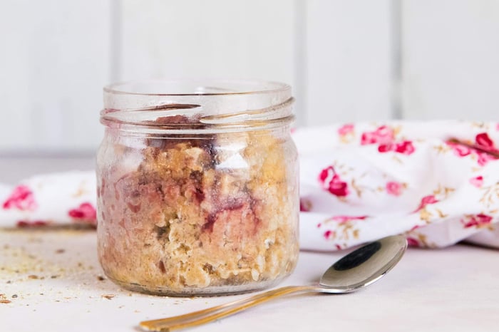 Beigne à la fraise dans une tasse