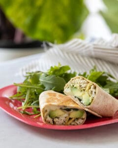 Wrap grillé poulet, avocat et pesto