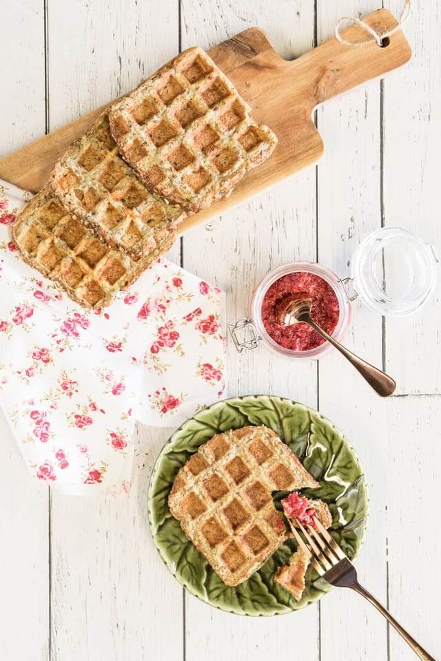 Pain doré gaufré et sa confiture Mélange Coupe Faim