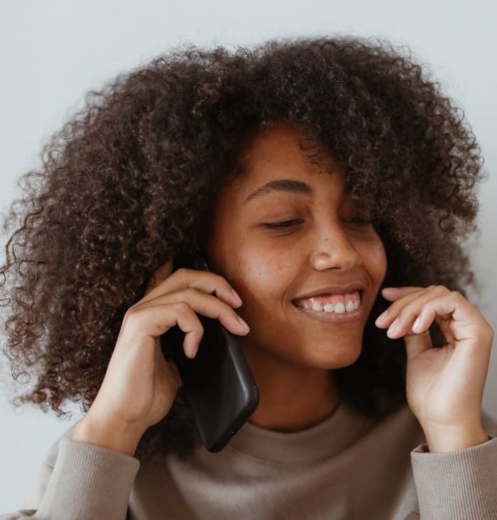 The Social Media Paradox: Navigating its Impact on New Moms and Parenting