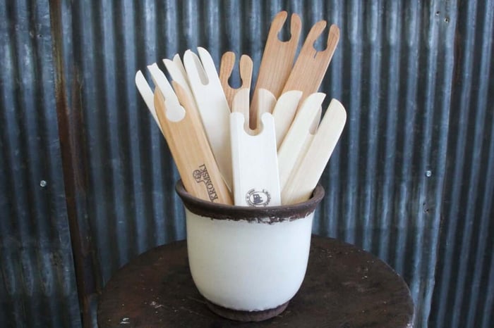 shuttles-bobbins-pirns-quills-bobbins-stick-shuttles.jpg