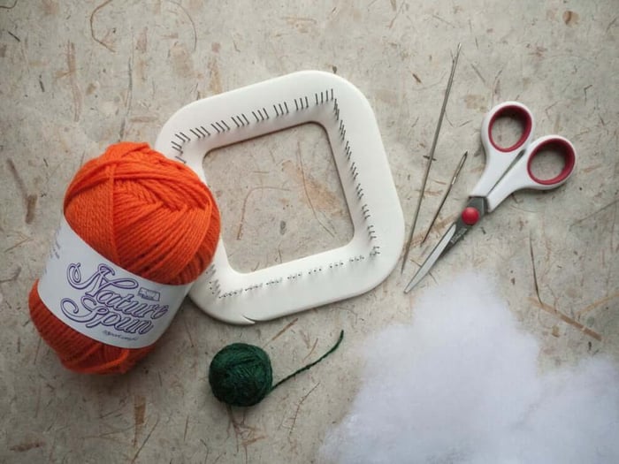 Materials needed to make Zoom Loom Pumpkin