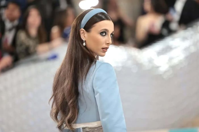 Emma Chamberlain wearing a casual minimalist outfit reflecting Gen Z fashion and effortless streetwear style