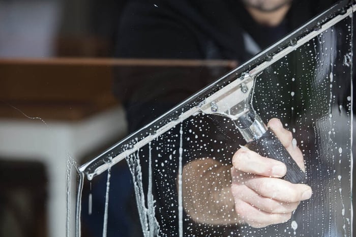 1-ettore-squeegee-in-hand-XXJo53.jpg
