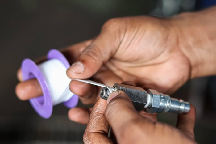 teflon tape on pressure washing fitting
