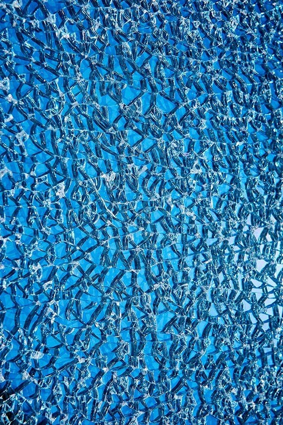 broken-tempered-glass-cKnDL1.jpg
