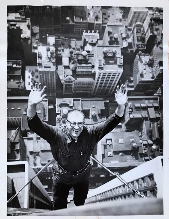 Historic high-rise window cleaners on a building facade, courtesy of Noa Pedersen
