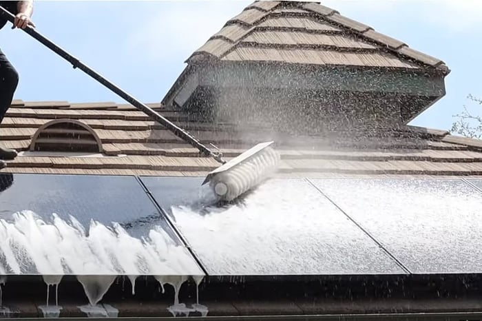 solar-panel-cleaning-rotary-brush-j-racenstein-a-vZgjX1.jpg