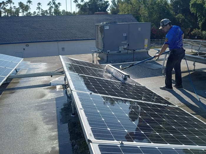 solar-panel-cleaning-rotary-brush-j-racenstein-c-Rexk32.jpg