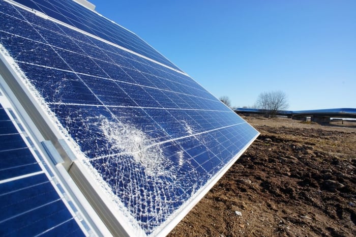 solar-panel-inspect-for-damage-(for-manual)-tatLY1.jpg